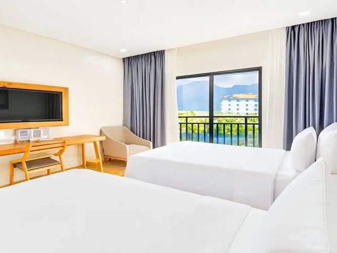 Deluxe Twin room with city view