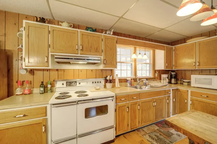 Rustic Linville Falls Cottage w/ Fire Pit!