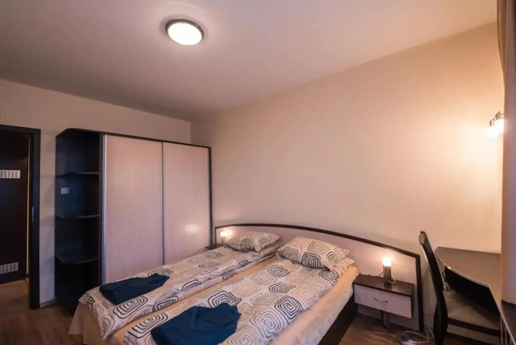 Charming, Fully-furnished, 2-bedroom apartment