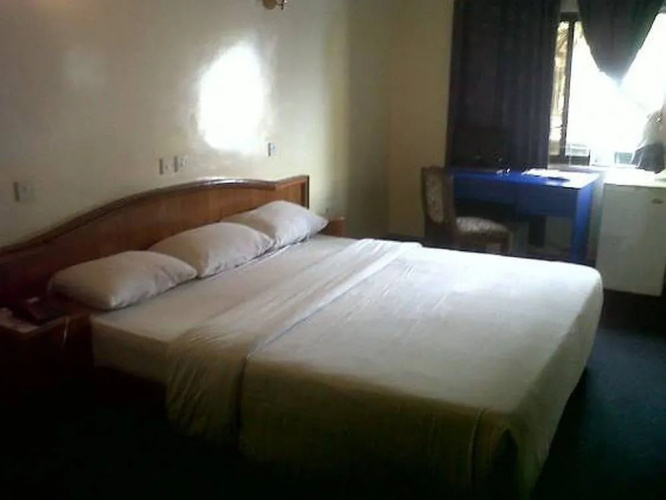Angeles Hotel
