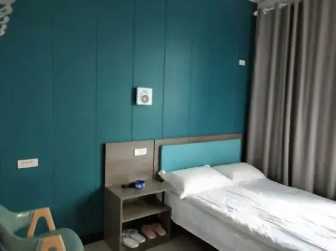 Mengzhou Longsheng Hotel