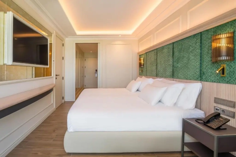 Superior Double room with pool view