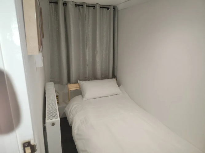 Hidden Treasure- 2 Beds Sleeps 3 Gillingham