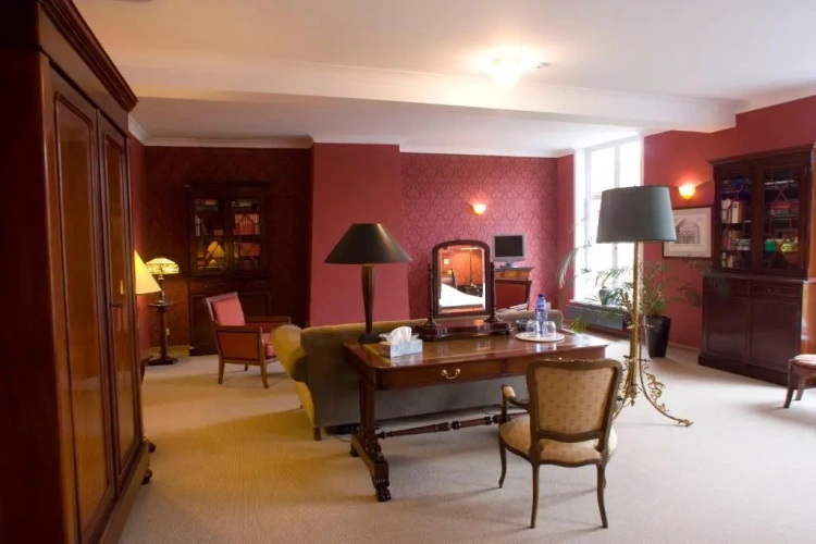 Luxury Suite