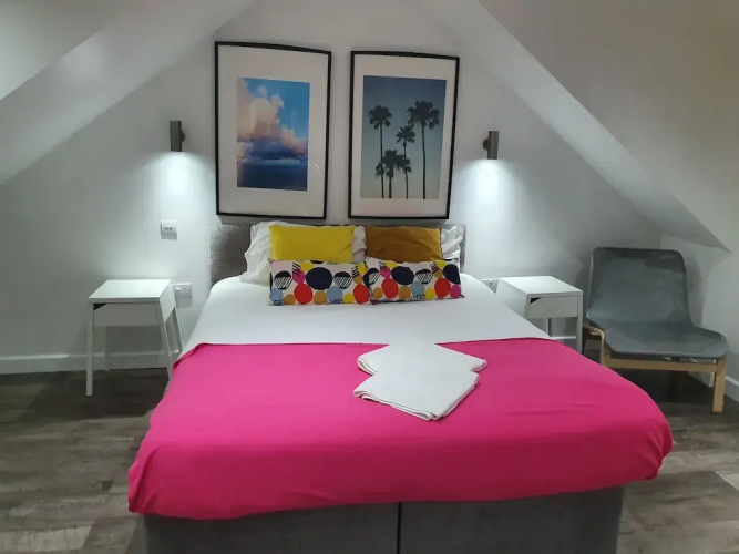 Chic Spacious Apartment in Peterborough