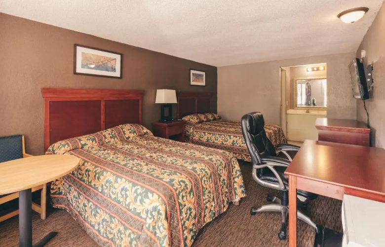 Knights Inn - Franklin, OH