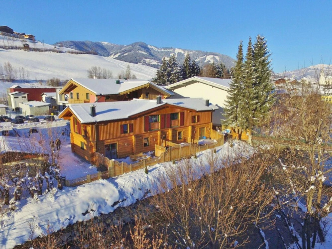 Spacious Chalet in Kaprun with Hot Tub