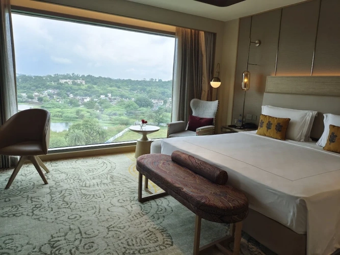 Luxury Double room with balcony and with lake view