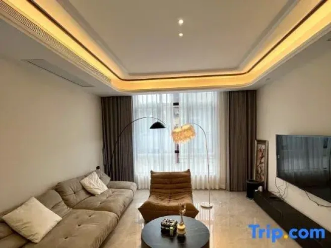 4 Bedrooms Premier Villa