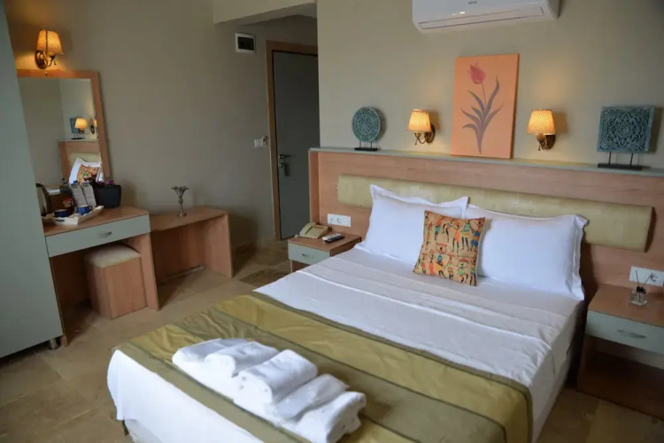 Ebruli Otel Cunda