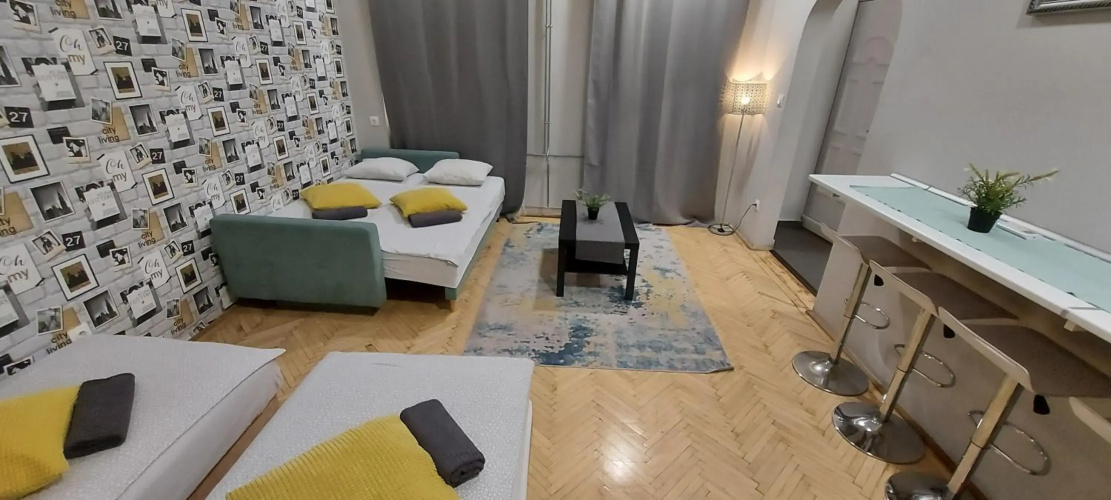 Studio 4 Apartment in the Party District