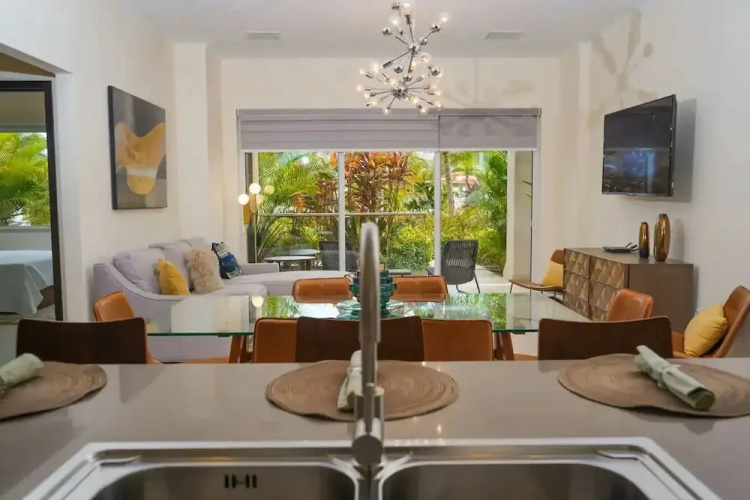 3BR Ground Level Eagle Beach Condo Pool GYM