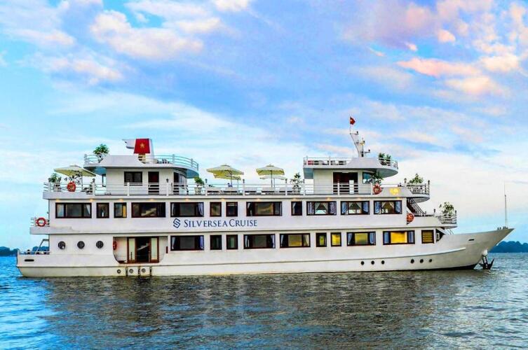 Halong Silversea CruiseOver view