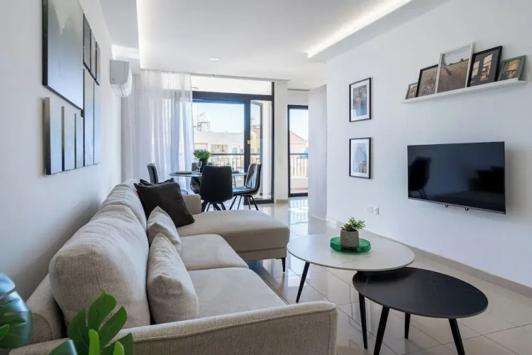 2 Bedrooms Apartment with balcony and with city view