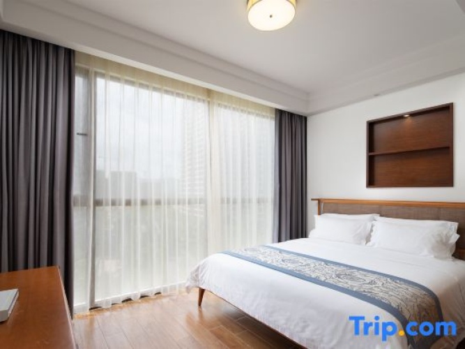 3 Bedrooms Deluxe Family Suite with garden view