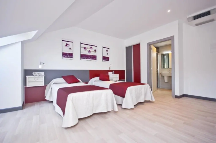 Standard Triple room with view