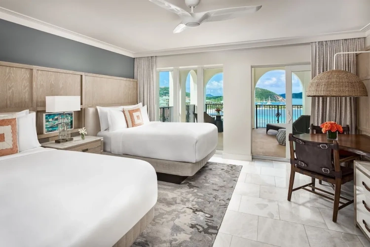 Standard Double Club room with balcony and oceanfront