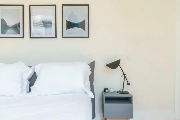 Modern 1BD w AC & Balcony