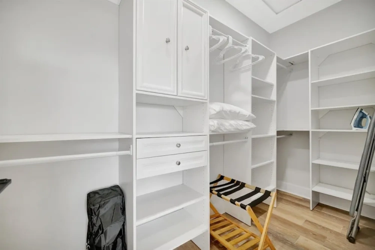 4 Bedrooms Deluxe Apartment with balcony