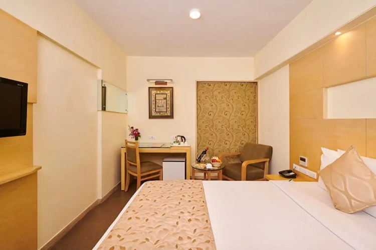 Superior Double room with city view