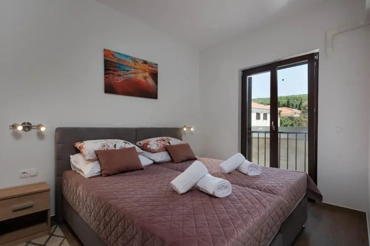 Seafront Apartment Nana 1