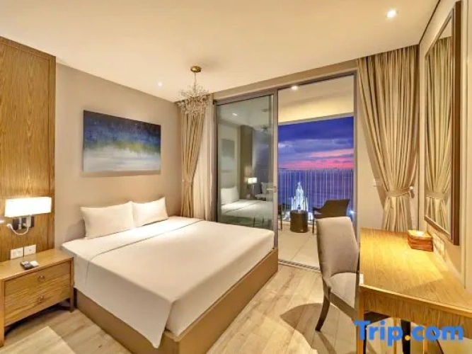 Deluxe Family room with partial ocean view