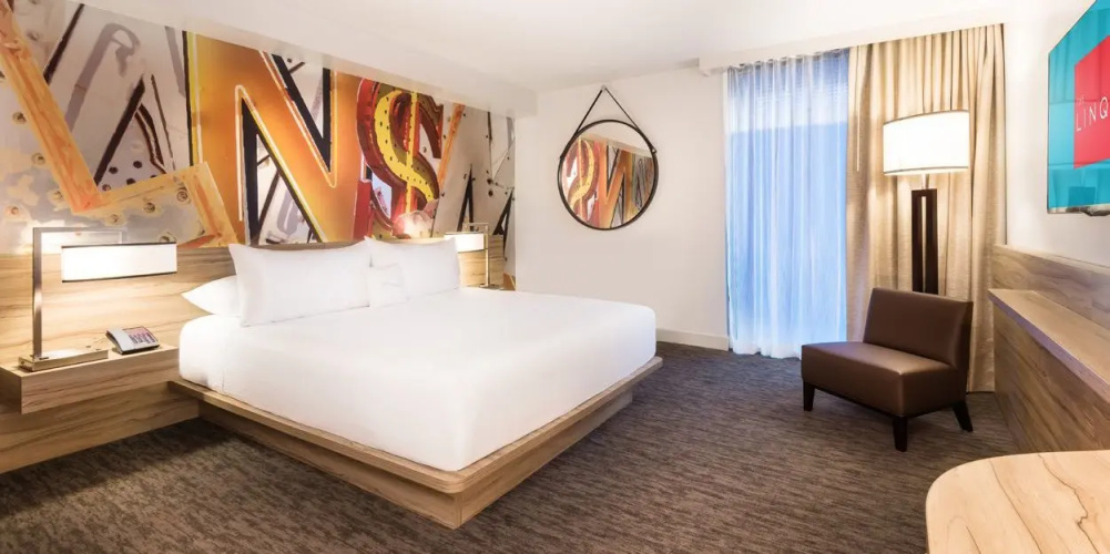 Deluxe Poolside Cabana District 3 Double room