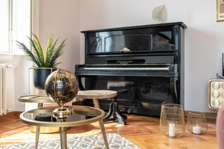 ALTIDO Sophisticated 3-bed flat with desk