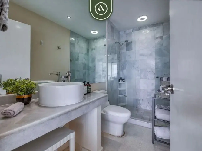 Oceanview 2 BR Condo - Beachclub - Pool - Ocean