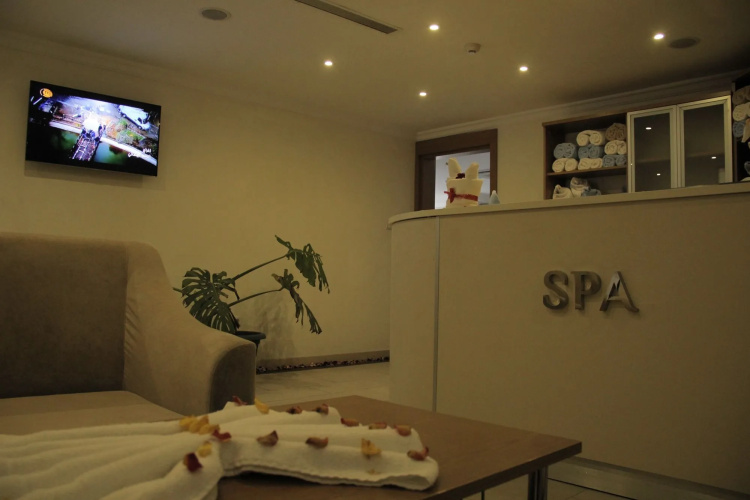 Momona Hotel