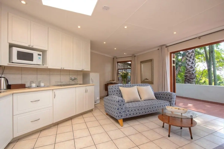 2 Bedrooms Double Family Cottage with garden view