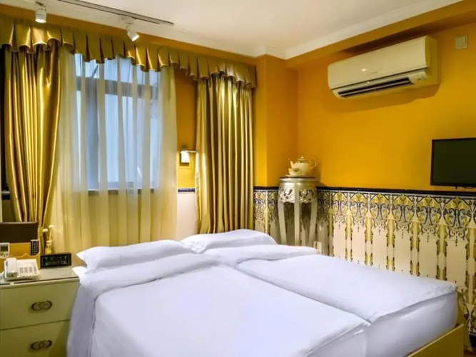 Happy Family Hotel