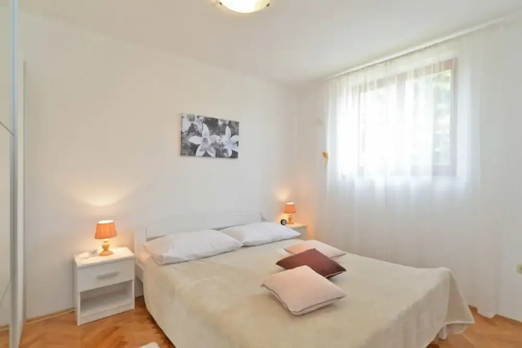 Apartment 1375