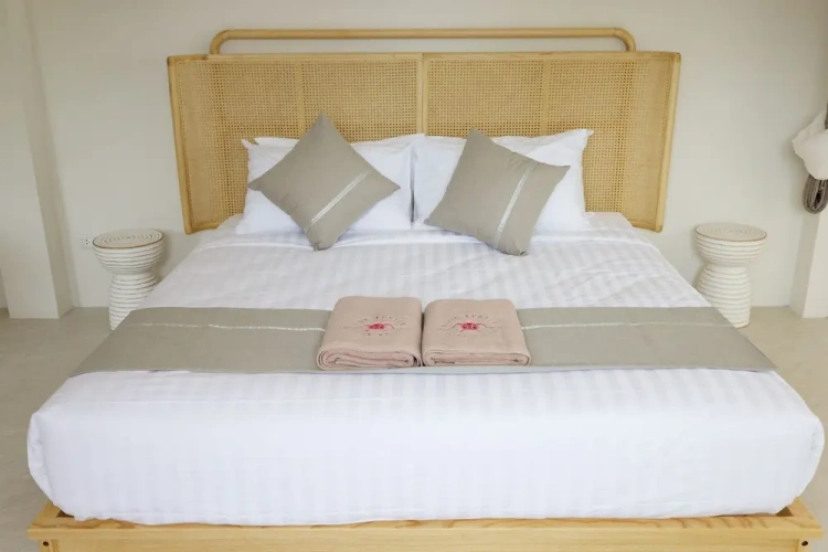 Deluxe Double Suite with partial sea view
