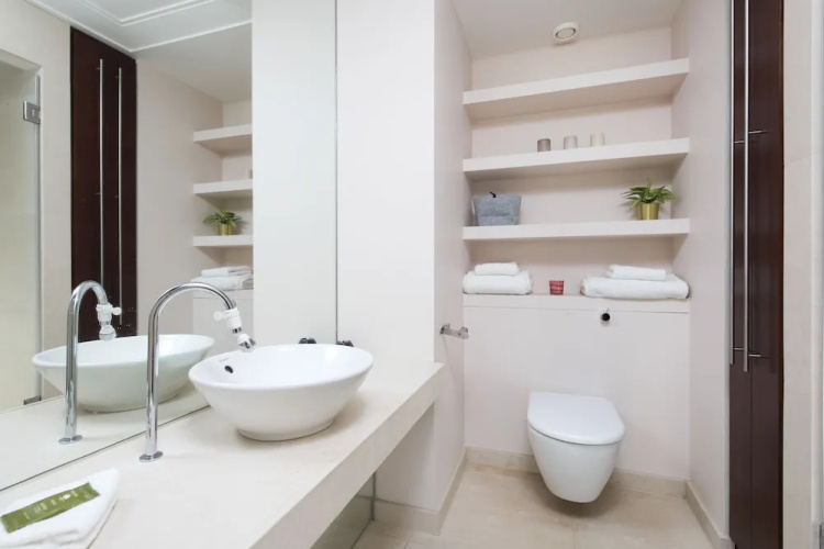 Modern 2BR Flat with Thames River View