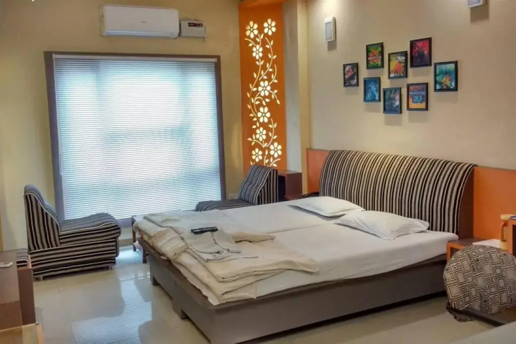 Ellora Hotel