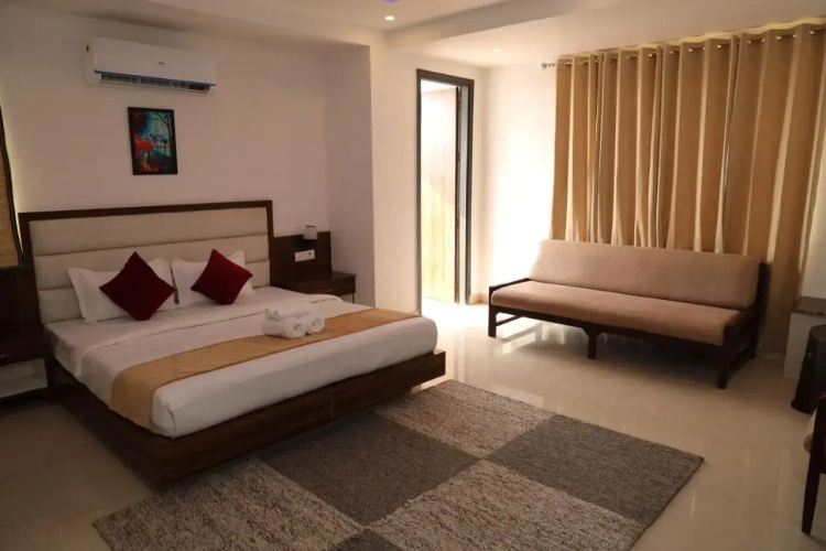 Aroha By Rishikesh - Swimming Pool & Spa
