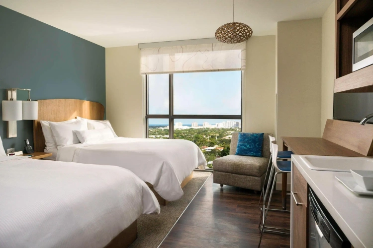 Standard Quadruple room with city view