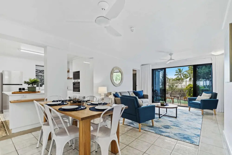 Rainforest Reef Retreat - Esplanade Ground-floor Apartment