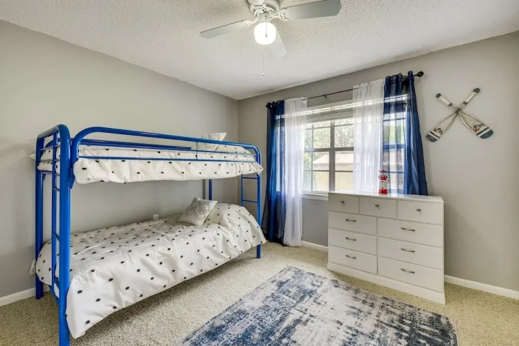 4 Bedrooms Cottage