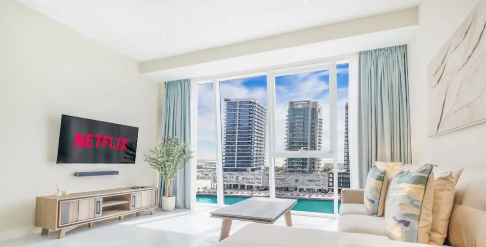 LUX  Pad Executive Suite Canal View 5