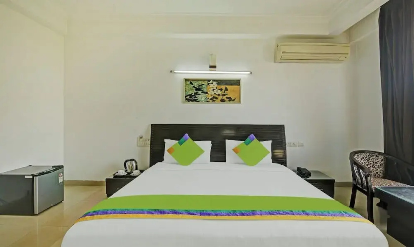 Blue Moon Residency Hotel & Restaurant