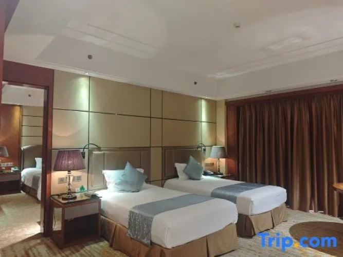 2 Bedrooms Twin Family Suite