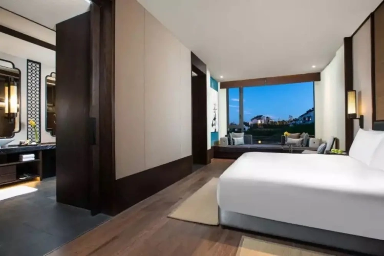 2 Bedrooms Royal Villa with balcony and with lake view