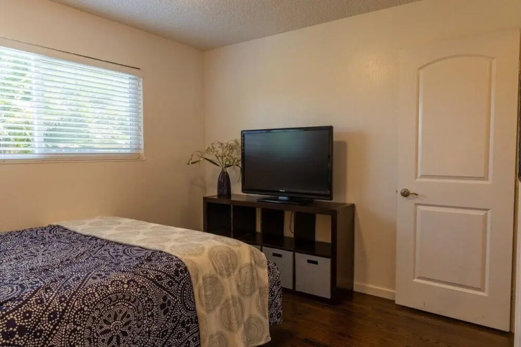 Charming, 2 Bedroom in Newark