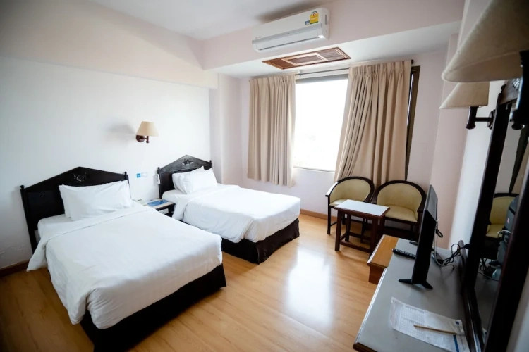 Standard Twin room with city view