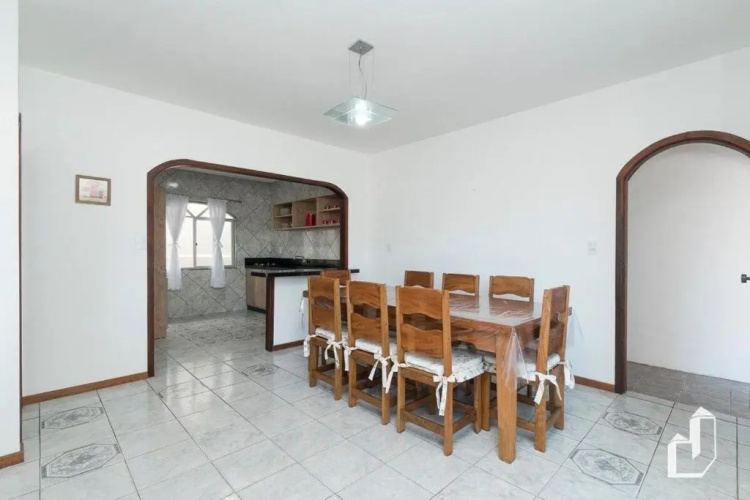 Casa Com 03 Dormitórios