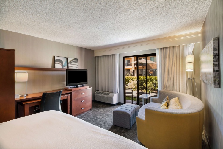 Deluxe Double room with pool view