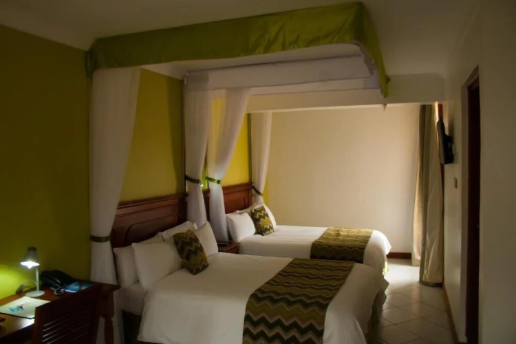 67 Airport Hotel