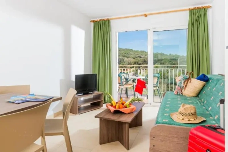 1 Bedroom Quadruple Apartment with balcony